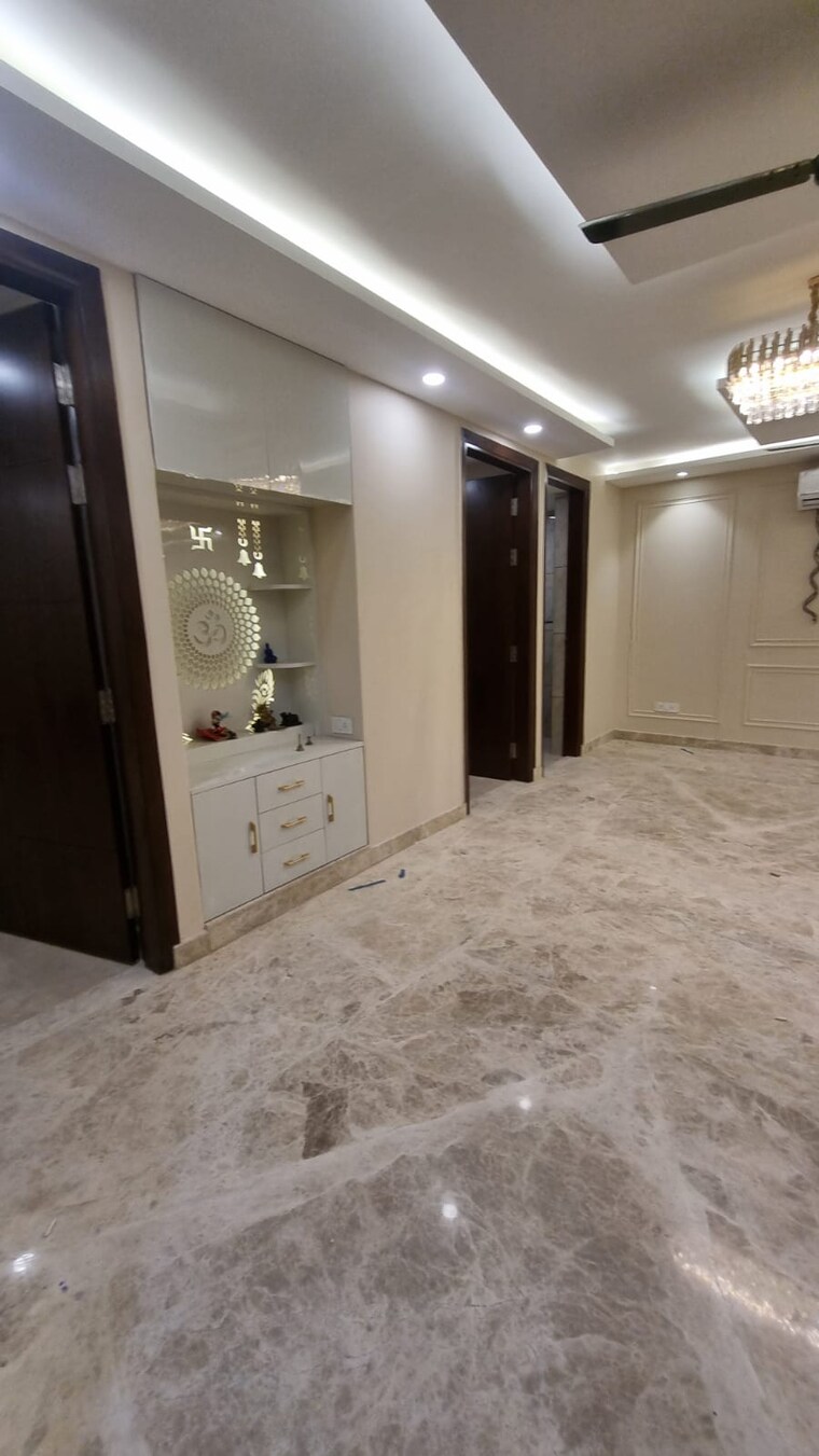 Room, south extension i 3 Bedroom 200 Sq.Yd. Builder Floor In South Extension I Delhi 8913980