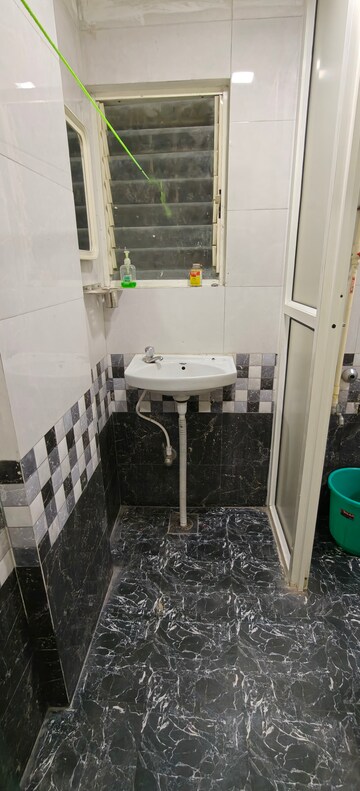 Bathroom in Studio Independent House at Gokhalenagar – for Rent