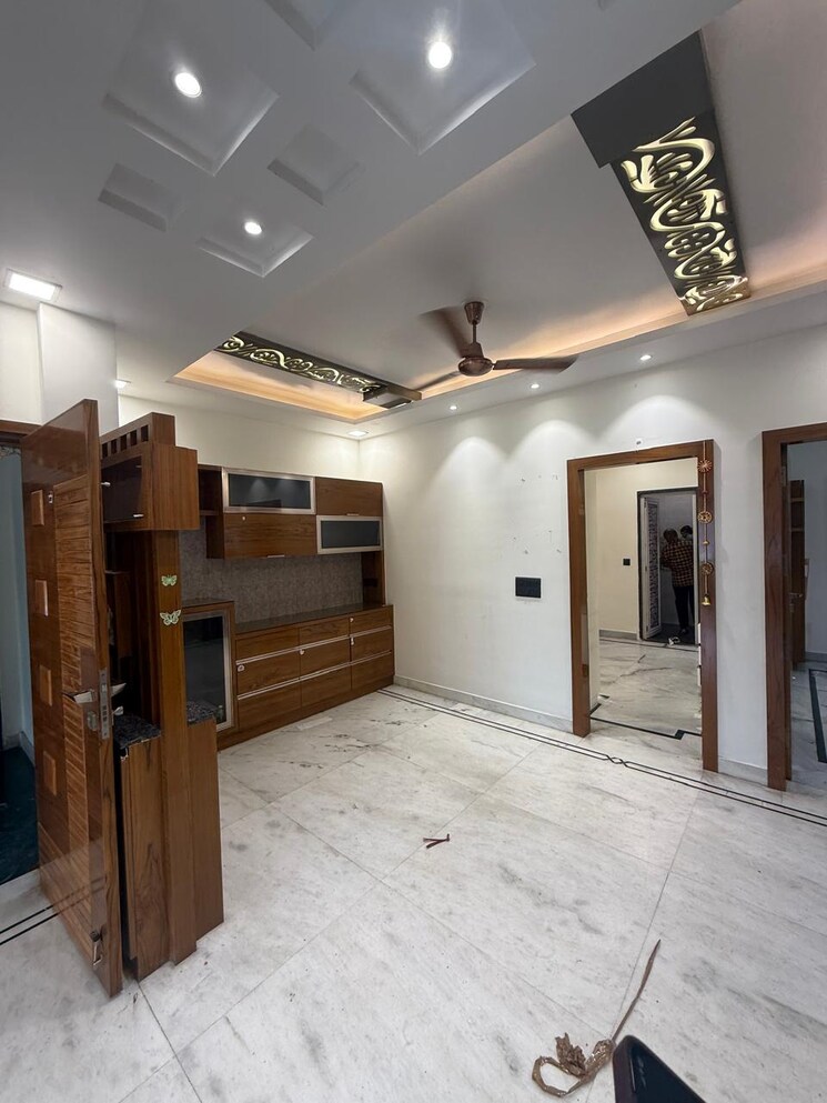 Room, kalkaji 3 Bedroom 155 Sq.Yd. Builder Floor In Kalkaji Delhi 8913988