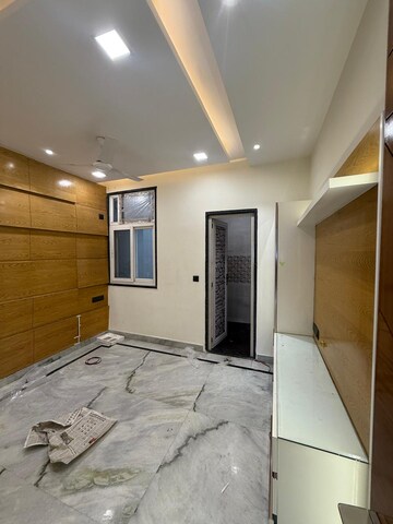 Room in 3 BHK Builder Floor at Kalkaji – for Rent