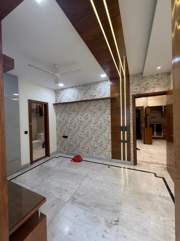 Room in 3 BHK Builder Floor at Kalkaji – for Rent
