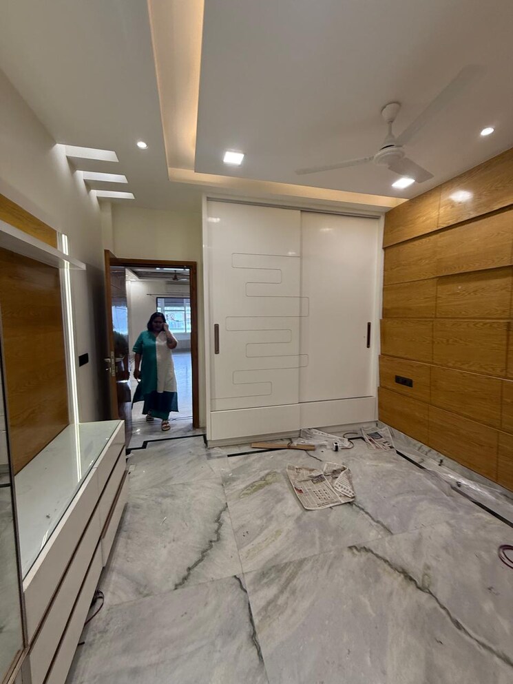 Room, kalkaji 3 Bedroom 155 Sq.Yd. Builder Floor In Kalkaji Delhi 8913988