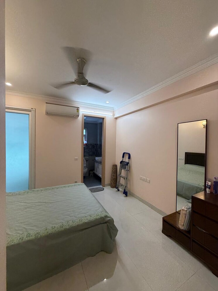 Bedroom, chittaranjan park 3 Bedroom 1400 Sq.Ft. Builder Floor In Chittaranjan Park Delhi 8913991