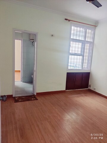 Room in 3 BHK Apartment at Raheja Teachers Apartments, Sector 31 – for Rent