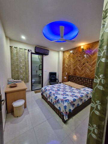 Master Bedroom in 3 BHK Apartment at Gms Road – for Rent