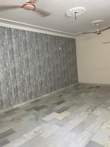 Room in 2 BHK Builder Floor at Khirki Extension – for Rent