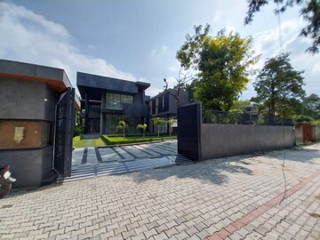 Parking in 4 BHK Villa at Satbari – for Sale