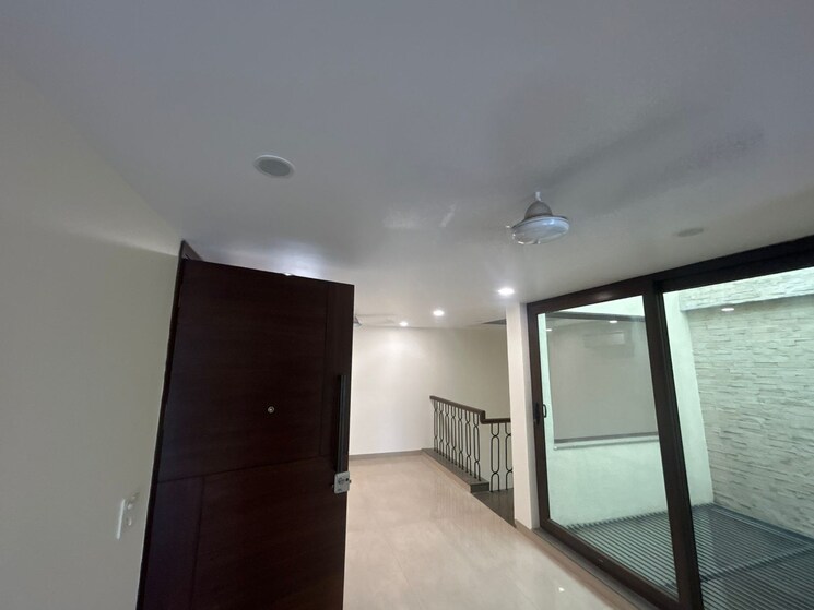 Room, gulmohar park 4 Bedroom 4500 Sq.Ft. Independent House In Gulmohar Park Delhi 8914014