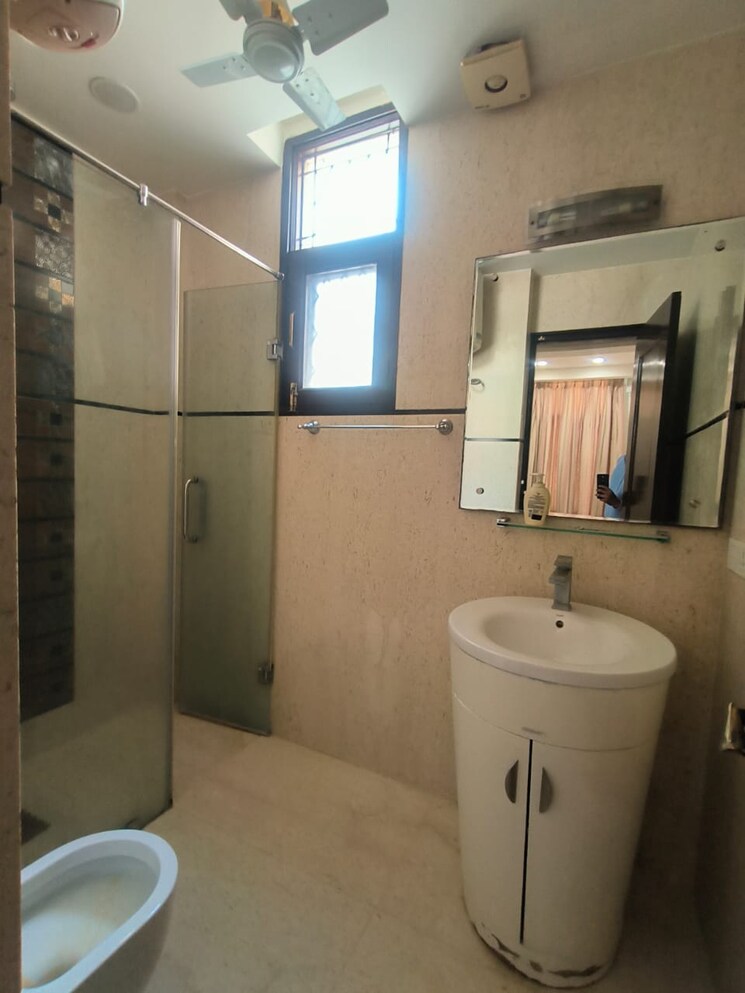 Bathroom, defence colony 3 Bedroom 2100 Sq.Ft. Apartment In Defence Colony Delhi 8914023