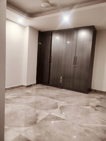 Room in 2 BHK Builder Floor at Ganga Complex Gurgaon, Sector 12 – for Rent