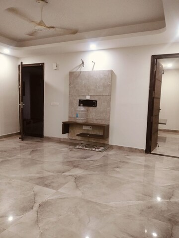 Room in 2 BHK Builder Floor at Ganga Complex Gurgaon, Sector 12 – for Rent