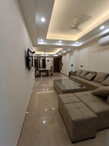 Staircase in 3 BHK Builder Floor at Unitech South City 1, South City 1 – for Rent