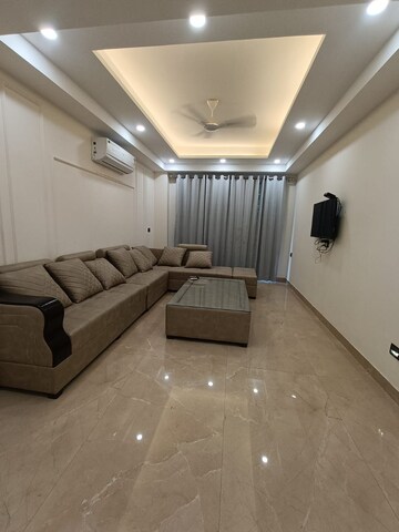 Kitchen in 3 BHK Builder Floor at Unitech South City 1, South City 1 – for Rent