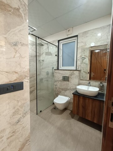 Bathroom in 3 BHK Builder Floor at Unitech South City 1, South City 1 – for Rent