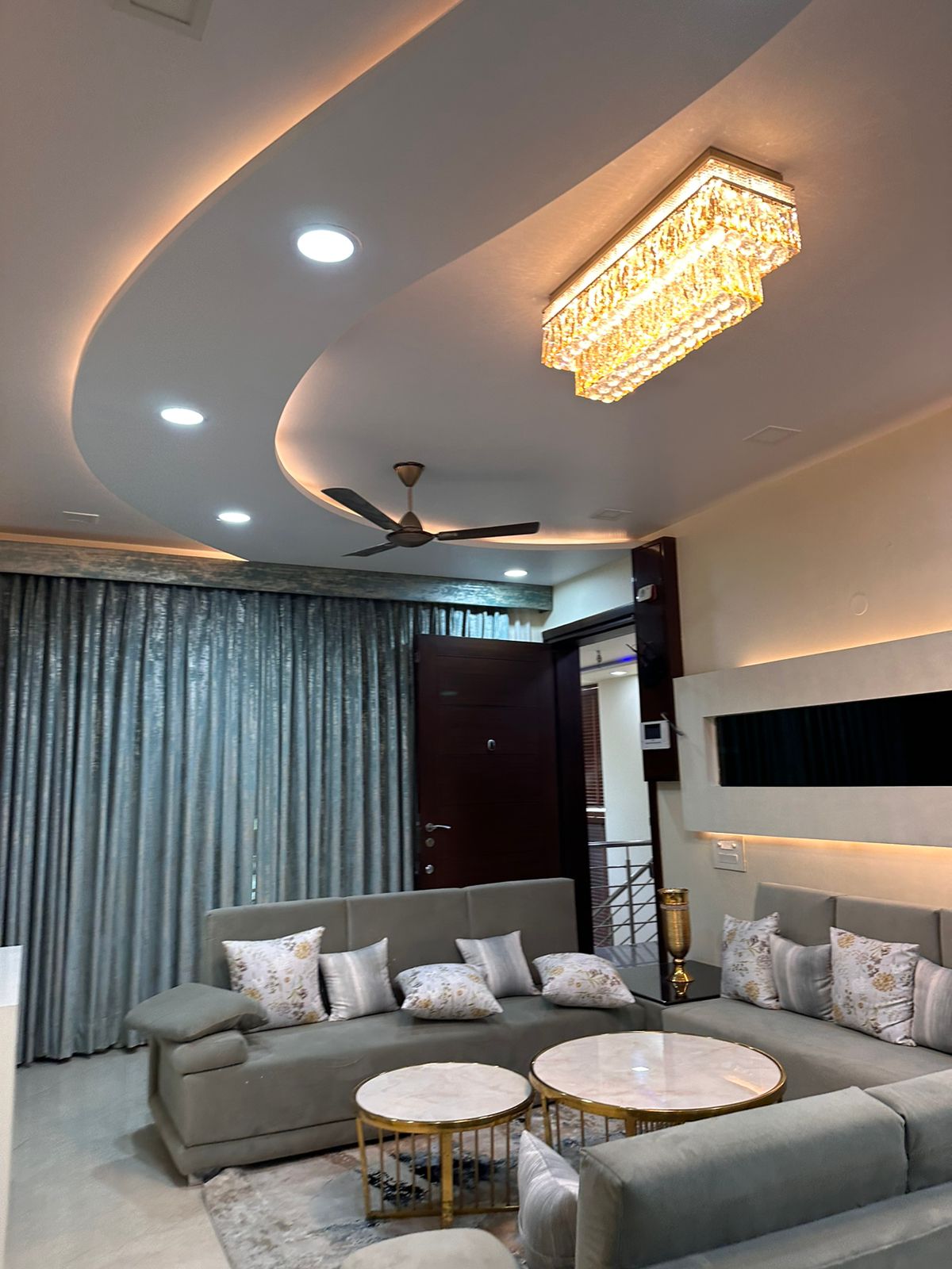 3 BHK + Pooja Room Builder Floor For Rent in Unitech South City 1