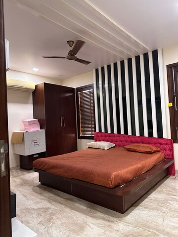 Bedroom in 3 BHK Builder Floor at Unitech South City 1, South City 1 – for Rent