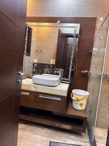 Furnished Amenities in 3 BHK Builder Floor at Unitech South City 1, South City 1 – for Rent