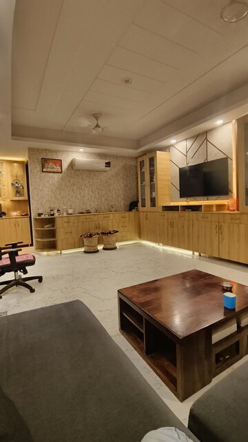 Living Room in 3 BHK Builder Floor at Luxury Villa, Sector 30 – for Rent