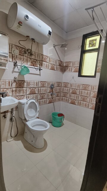 Bathroom in 3 BHK Builder Floor at Luxury Villa, Sector 30 – for Rent
