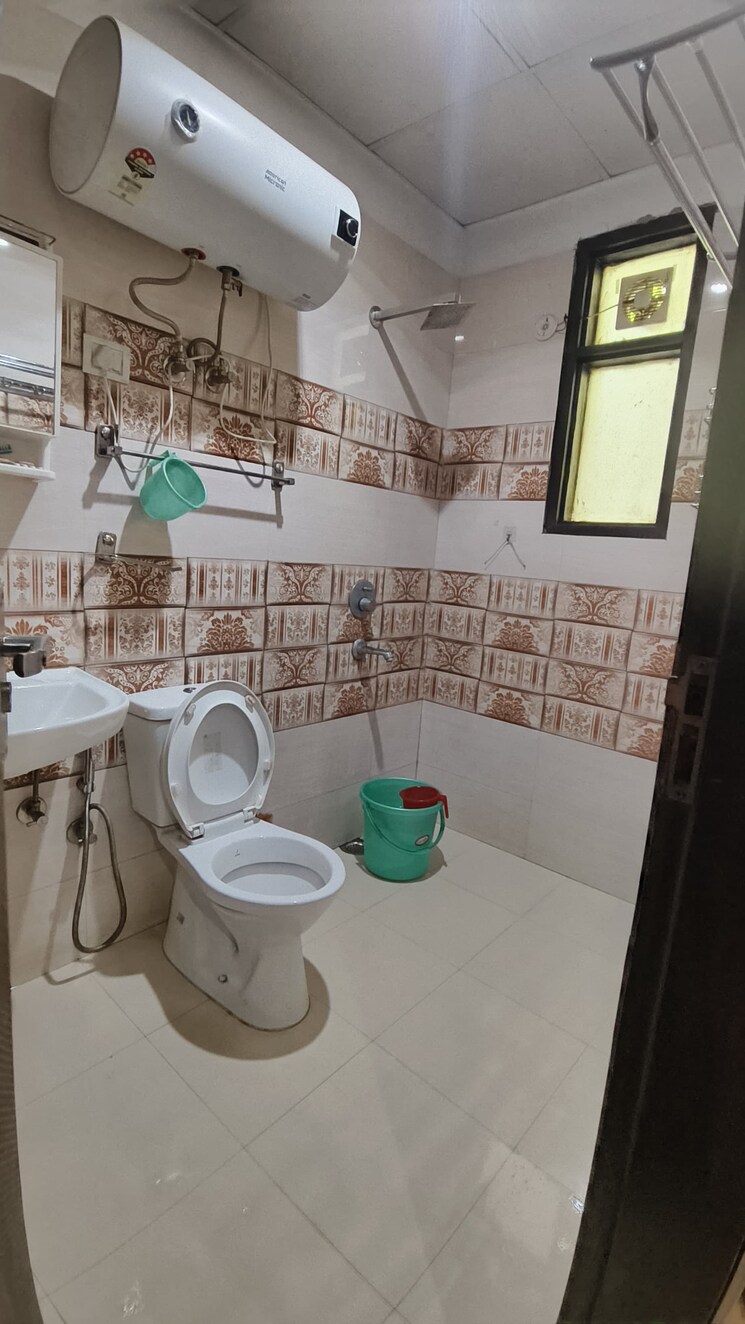 Bathroom, luxury-villa 3 Bedroom 3000 Sq.Ft. Builder Floor In Sector 30 Gurgaon 8914064