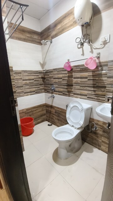 Bathroom in 3 BHK Builder Floor at Luxury Villa, Sector 30 – for Rent