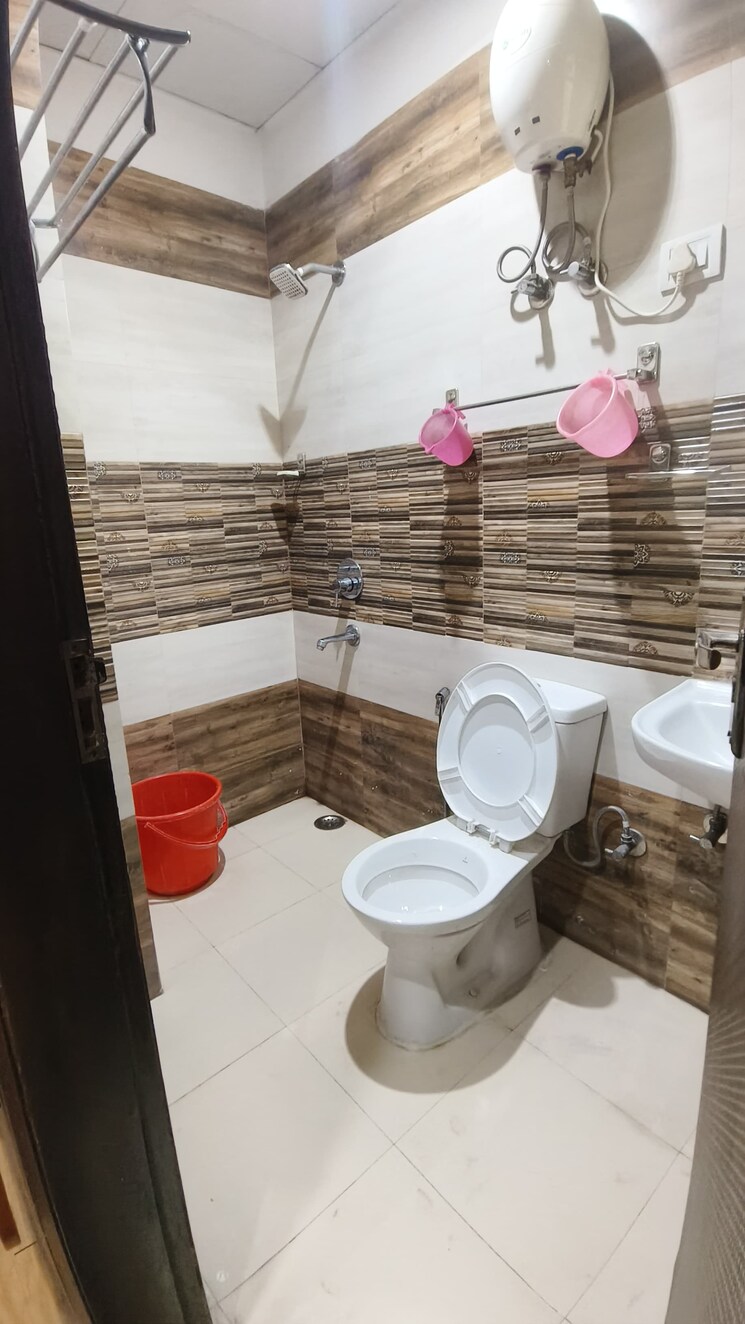 Bathroom, luxury-villa 3 Bedroom 3000 Sq.Ft. Builder Floor In Sector 30 Gurgaon 8914064