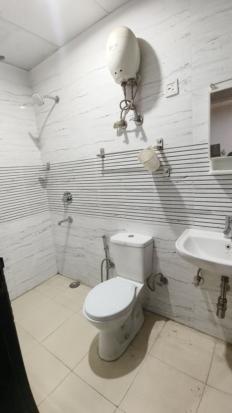 Bathroom, luxury-villa 3 Bedroom 3000 Sq.Ft. Builder Floor In Sector 30 Gurgaon 8914064