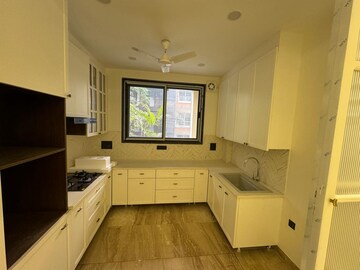 Kitchen in 3.5 BHK Builder Floor at Dlf Phase ii – for Rent