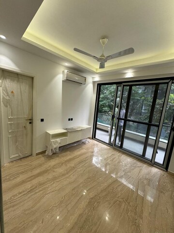 Room in 3.5 BHK Builder Floor at Dlf Phase ii – for Rent