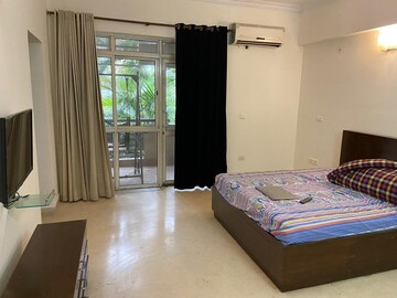 Room in 4 BHK Builder Floor at Sector 28 – for Rent