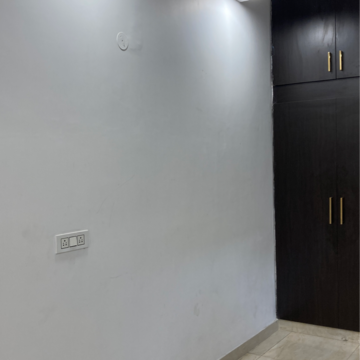 Room in 3 BHK Builder Floor at RWA Apartments Sector 37, Arun Vihar – for Rent
