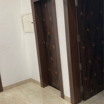 Room in 3 BHK Builder Floor at RWA Apartments Sector 37, Arun Vihar – for Rent