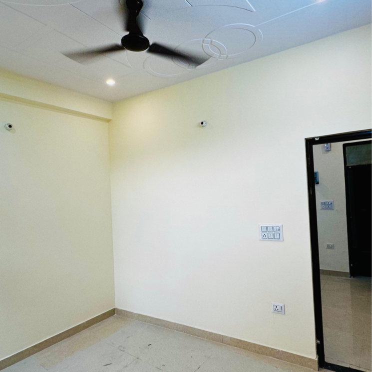 Room, phi iv greater noida 1 Bedroom 400 Sq.Ft. Apartment In Phi Iv Greater Noida Greater Noida 6790428