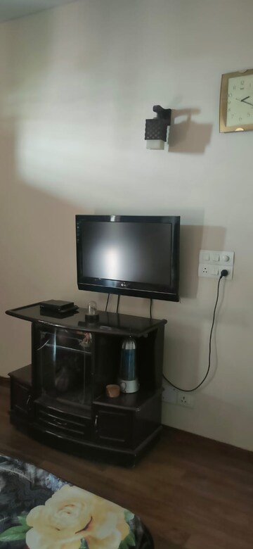 Furnished Amenities in 3 BHK Apartment at Hope Apartments, Sector 15 – for Rent