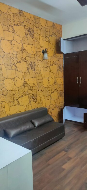 Furnished Amenities in 3 BHK Apartment at Hope Apartments, Sector 15 – for Rent