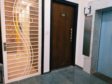 Building Lobby in 3 BHK Builder Floor at Sare Green Parc, Sector 30 – for Rent