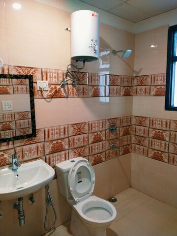 Bathroom in 3 BHK Builder Floor at Sare Green Parc, Sector 30 – for Rent