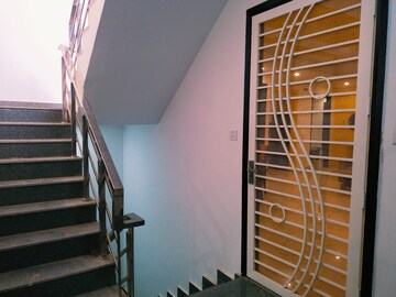 Staircase in 3 BHK Builder Floor at Sare Green Parc, Sector 30 – for Rent