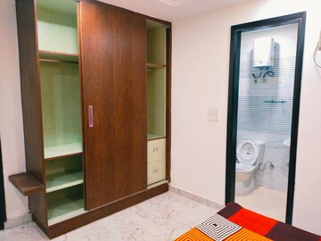 Room in 3 BHK Builder Floor at Sare Green Parc, Sector 30 – for Rent