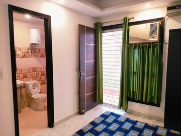 Bedroom in 3 BHK Builder Floor at Sare Green Parc, Sector 30 – for Rent