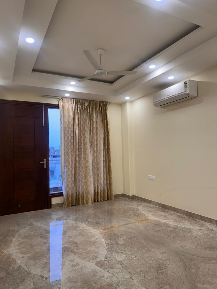 Room, housing-board-colony-sector-17 2 Bedroom 1500 Sq.Ft. Builder Floor In Sector 17a Gurgaon 8914141