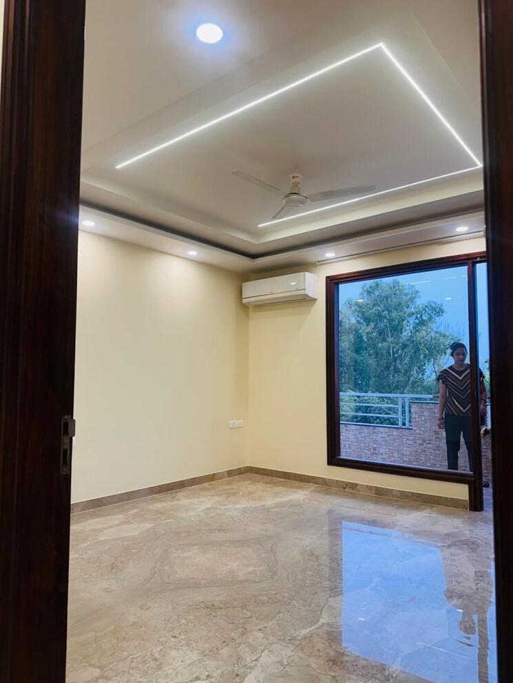 Room, housing-board-colony-sector-17 2 Bedroom 1500 Sq.Ft. Builder Floor In Sector 17a Gurgaon 8914141