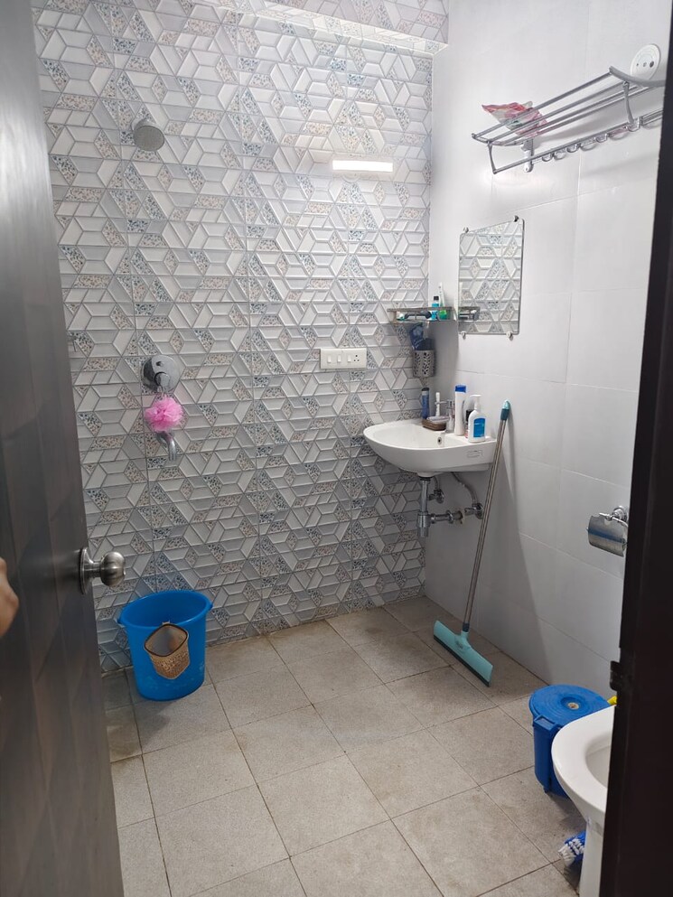 Bathroom, mvl-ipark 2 Bedroom 1200 Sq.Ft. Builder Floor In Sector 15 Gurgaon 8914152