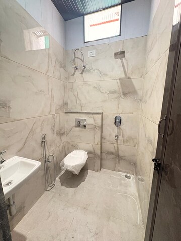 Bathroom in 2 BHK Builder Floor at MVL IPark, Sector 15 – for Rent