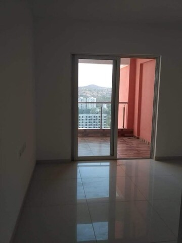 Room in 2 BHK Apartment at Kolte Patil Stargaze, Bavdhan – for Rent