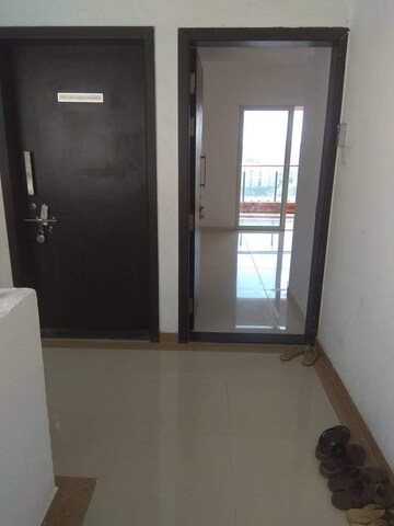 Room in 2 BHK Apartment at Kolte Patil Stargaze, Bavdhan – for Rent