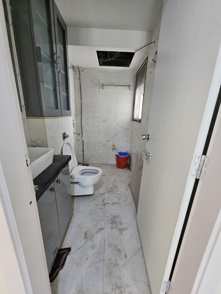 Bathroom, kanakia-rainforest 2 Bedroom 699 Sq.Ft. Apartment In Andheri East Mumbai 8914155