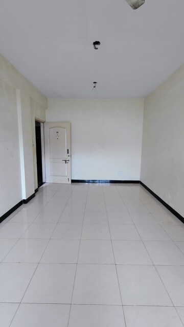 Room in 3 BHK Apartment at Viva Hallmark, Bavdhan – for Rent