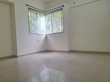 Room in 3 BHK Apartment at Blue 27th Avenue, Bavdhan – for Rent