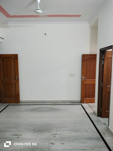 Room in 2 BHK Villa at Gomti Nagar – for Rent